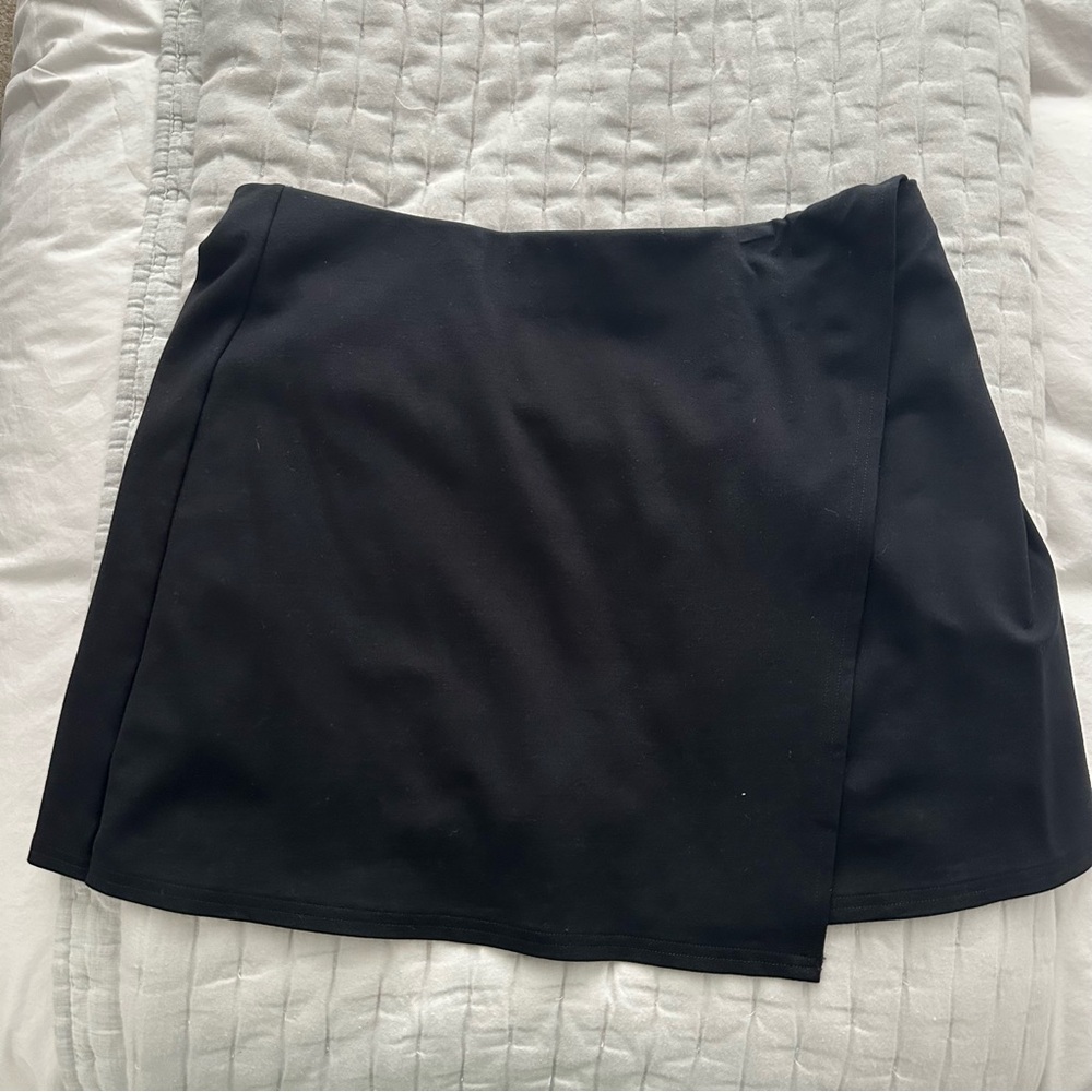 American Eagle Outfitters Size M Black Skort